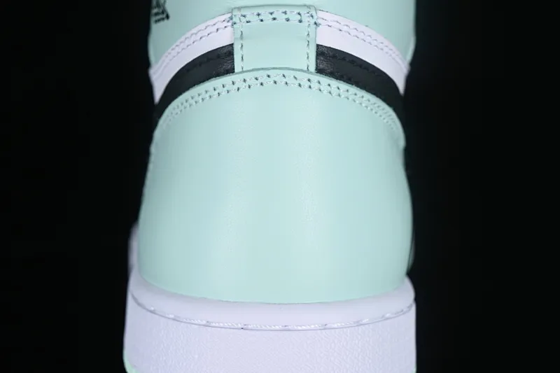 All categories Air Jordan Jordan series basketball shoes Air Jordan 1 High Air Jordan 1 Retro High OG "Lgloo" AJ1 Joe 1 mint green high-top basketball shoes 861428-100